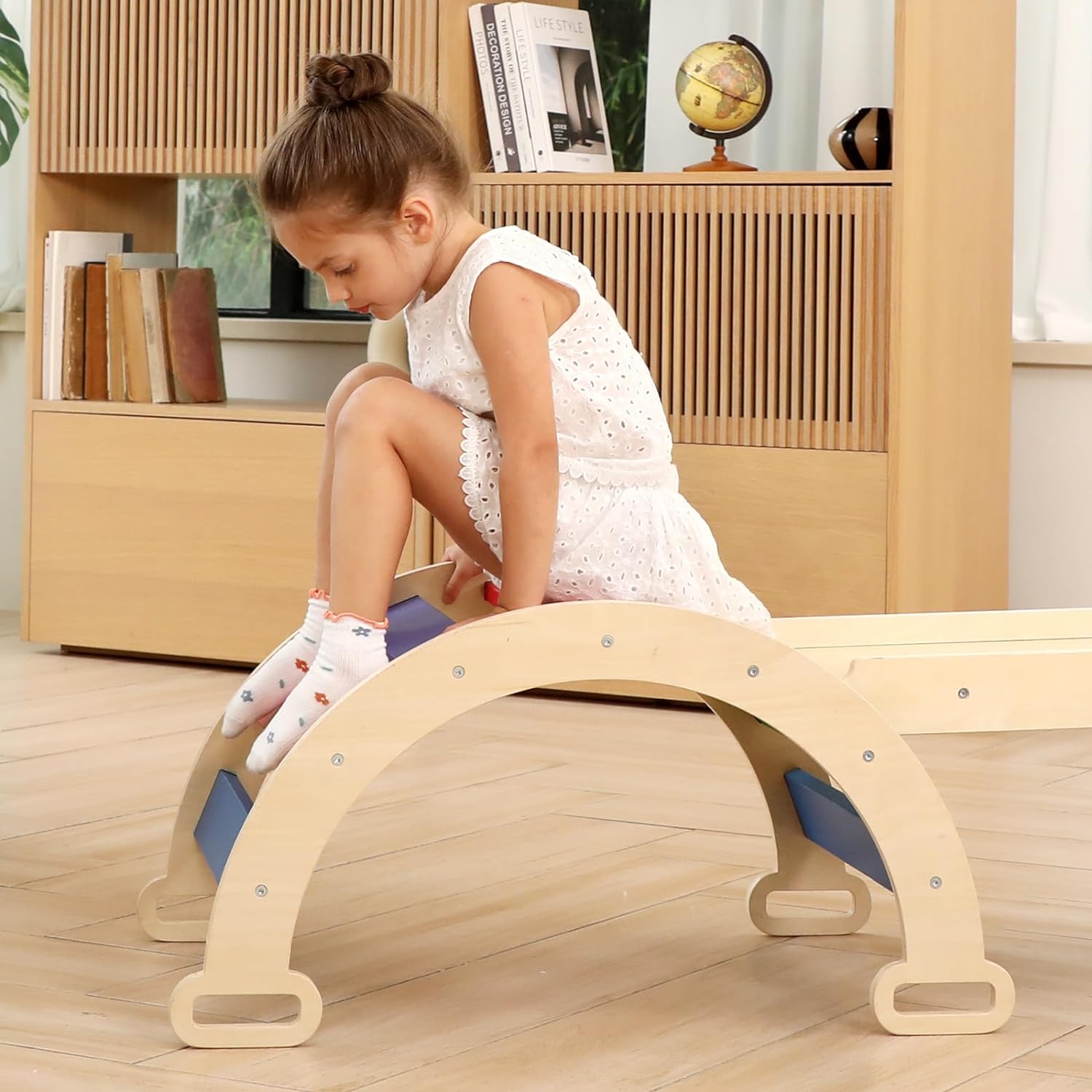 Arco de escalada Montessori y cama balancín