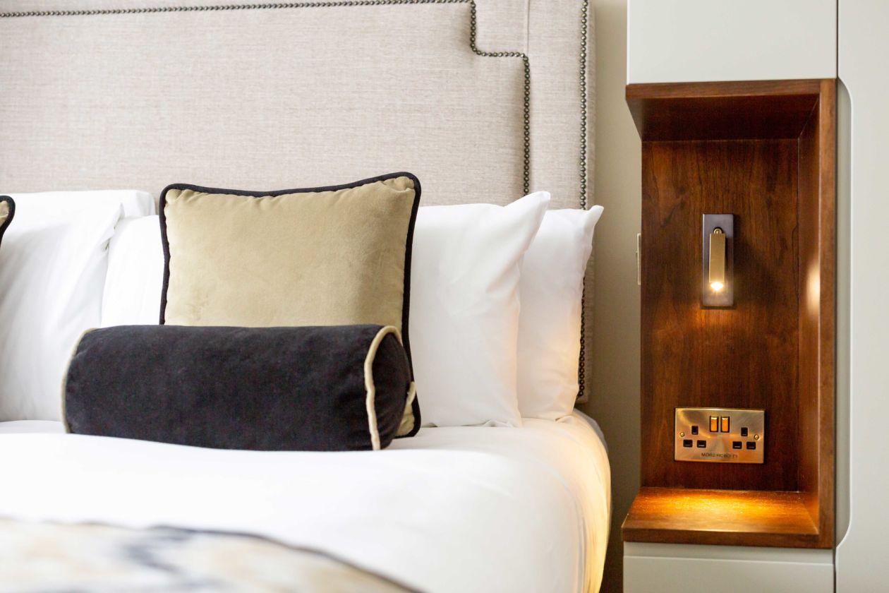 Modern Minimalist Embedded Aluminum LED Wall Sconce 1-Light