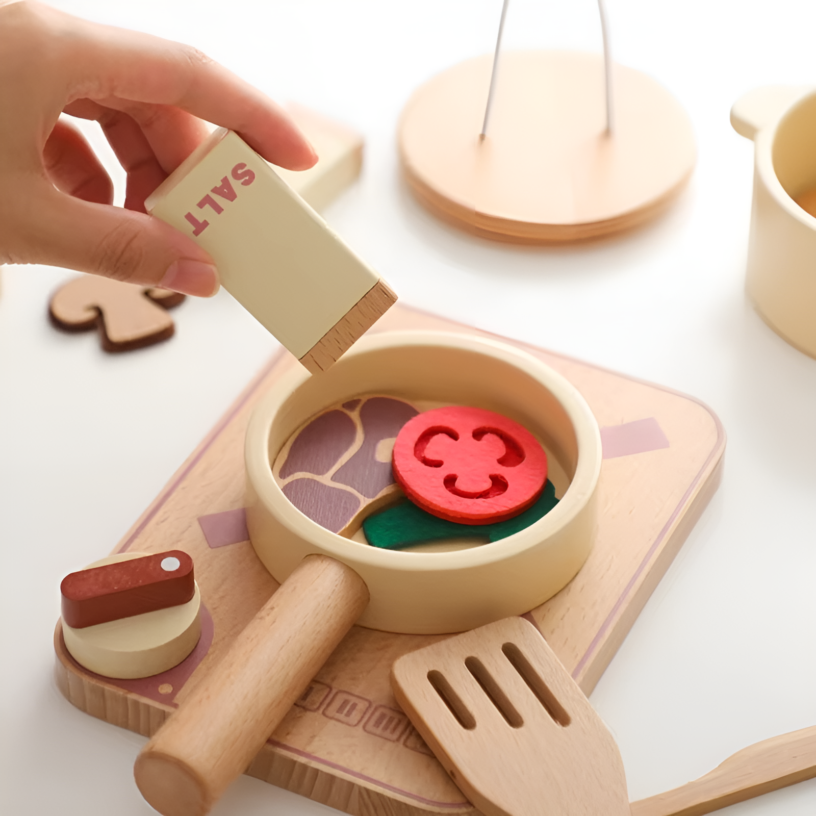 Giocattolo da cucina in legno Montessori