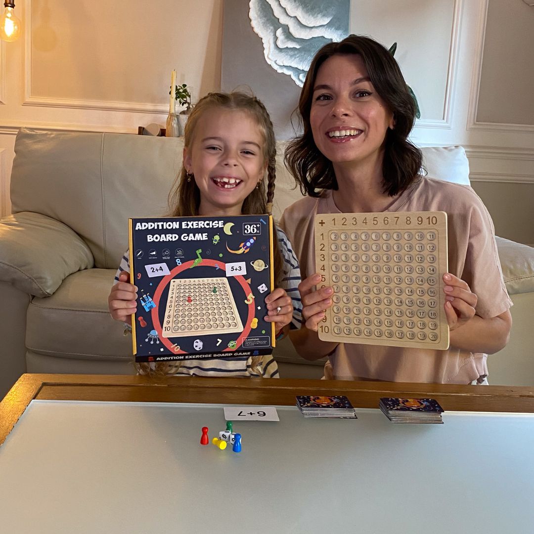 Juego de matemáticas Montessori con cartas y dados